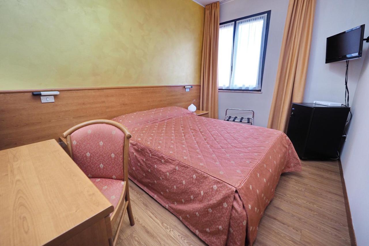 Hotel Versailles Colorno Kültér fotó