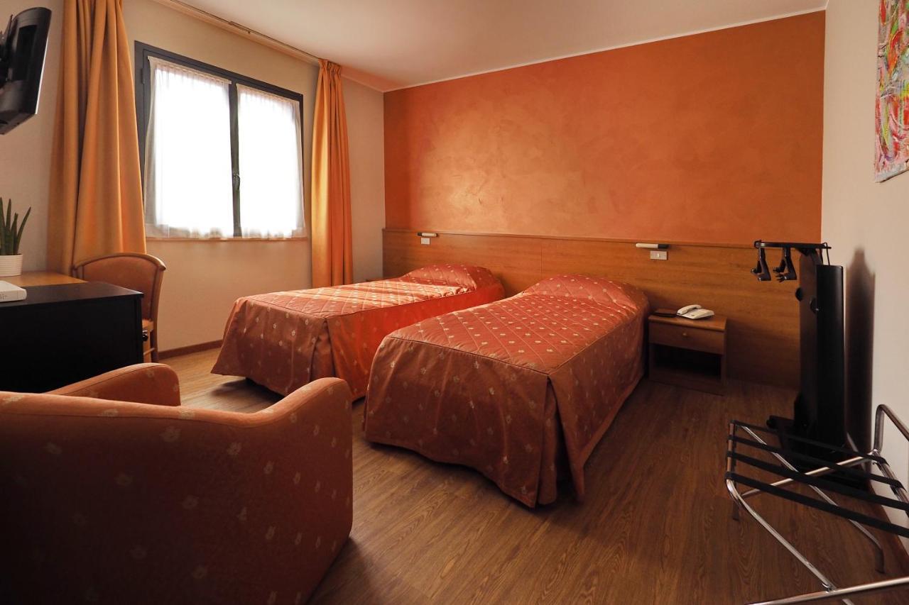 Hotel Versailles Colorno Kültér fotó