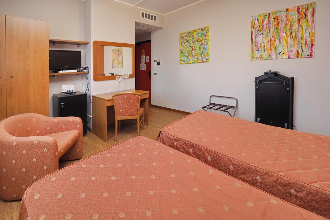 Hotel Versailles Colorno Kültér fotó