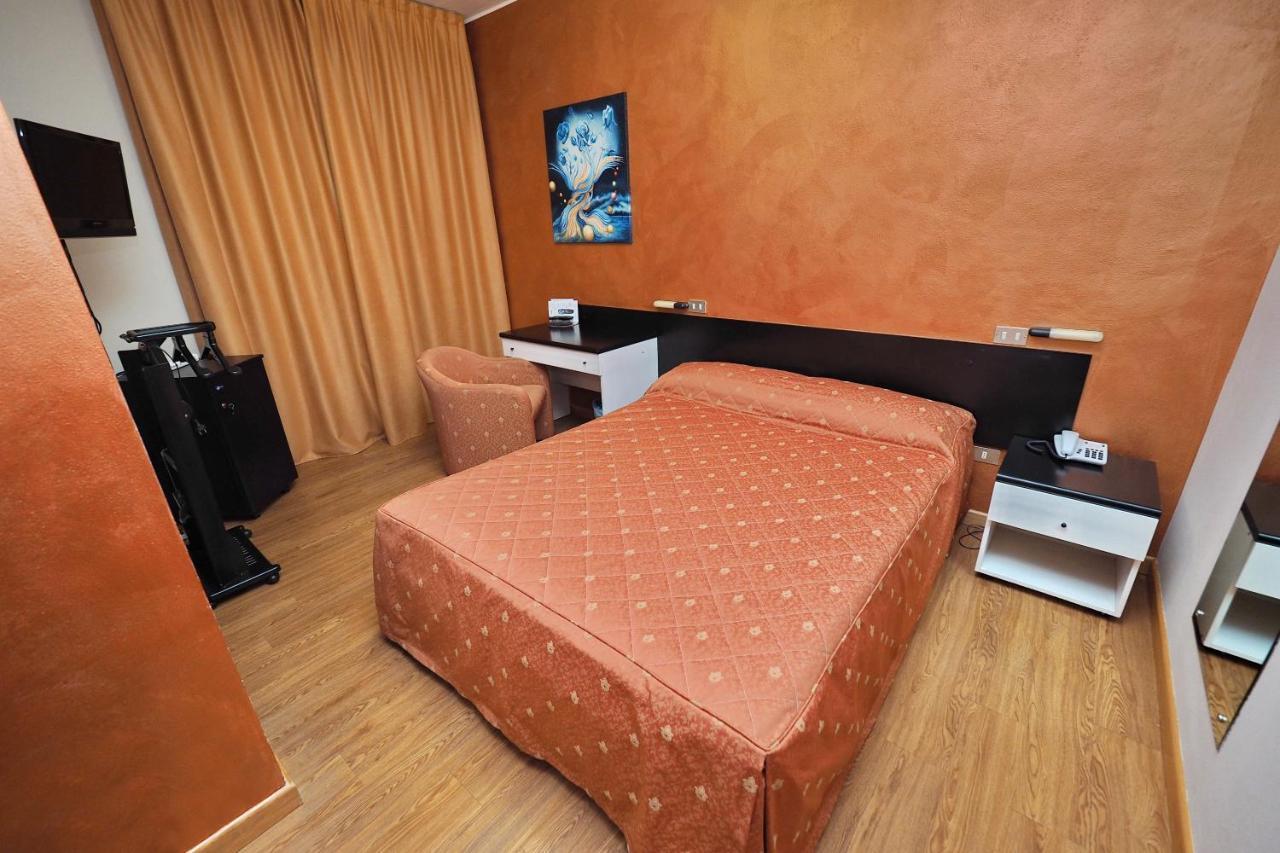 Hotel Versailles Colorno Kültér fotó